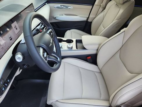 Used 2026 Genesis GV70 2.5T Advanced AWD/4WD image 9