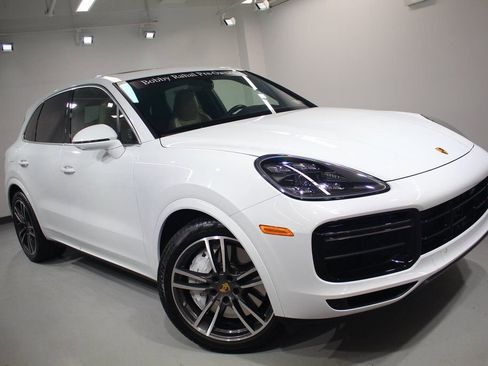 Used 2022 Porsche Cayenne Turbo image 8