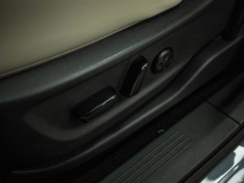 Used 2024 Nissan Ariya FWD image 16