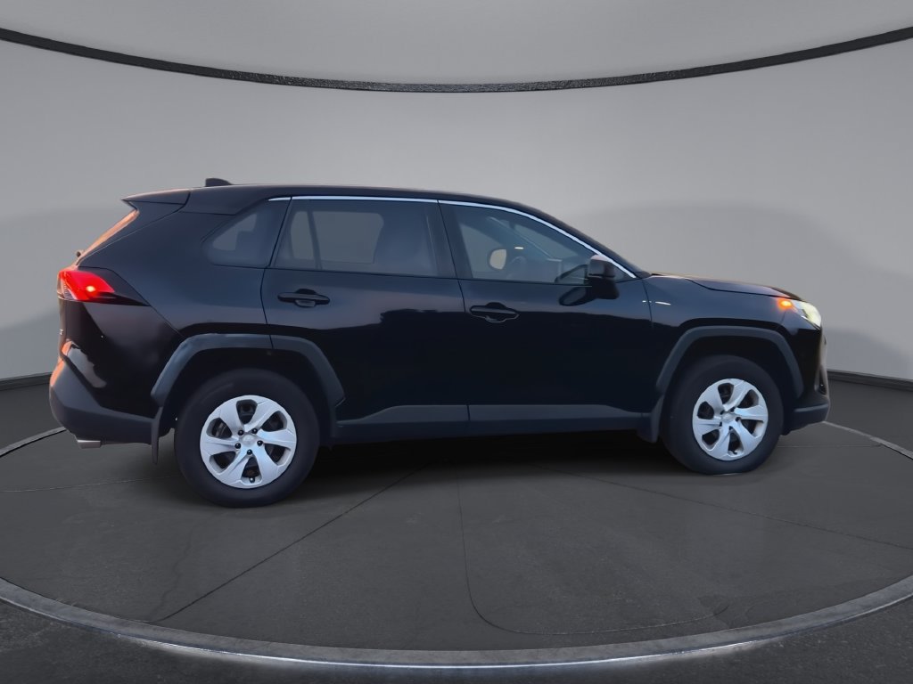 Used 2024 Toyota RAV4 LE FWD image 9