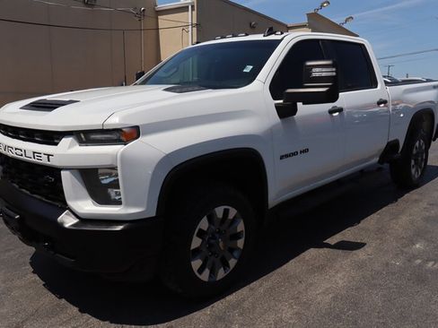 Used 2022 Chevrolet Silverado 2500 Custom w/ Custom Value Package AWD/4WD image 3