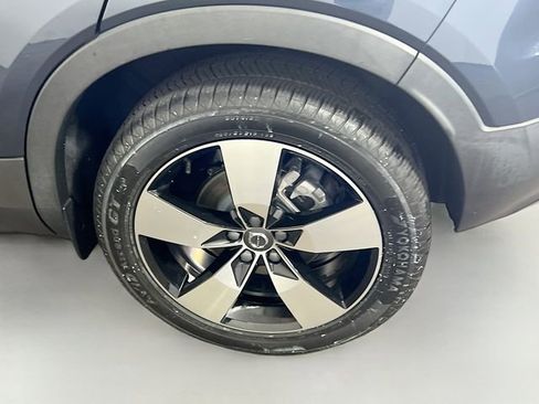 Used 2021 Volvo XC40 T5 Momentum w/ Protection Package Premier image 25