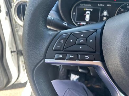 Used 2025 Nissan Versa SV w/ Trunk Package FWD image 20