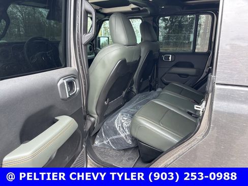 Used 2025 Jeep Gladiator Mojave image 19