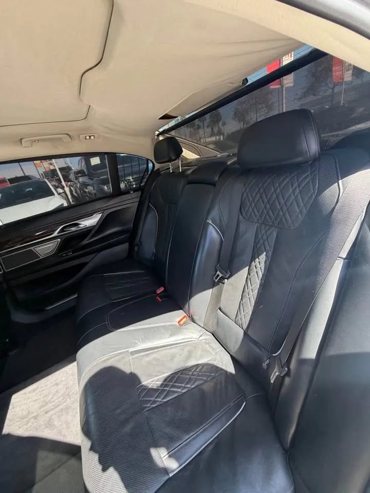 Used 2020 BMW 740i xDrive w/ Premium Package AWD/4WD image 8