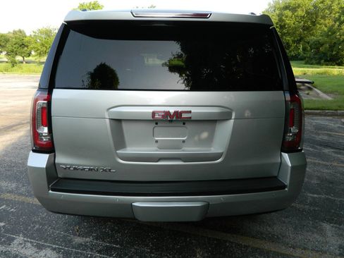 Used 2016 GMC Yukon XL SLT w/ Open Road Package AWD/4WD image 10