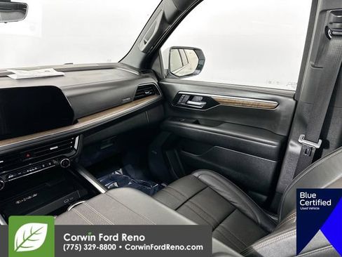 Used 2025 Chevrolet Suburban High Country image 28