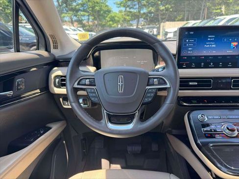 Used 2022 Lincoln Nautilus Reserve AWD/4WD image 23
