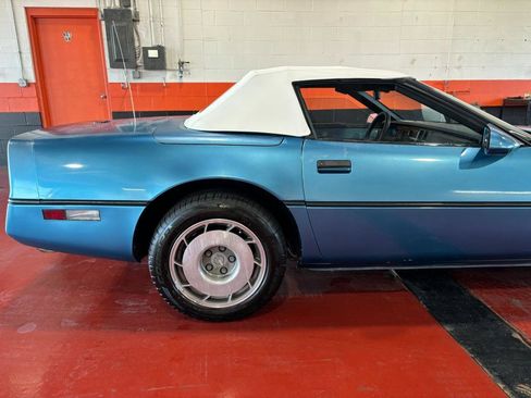 Used 1987 Chevrolet Corvette Convertible image 6