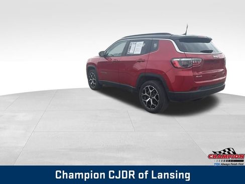 Used 2025 Jeep Compass Limited image 3