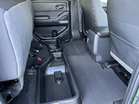 Used 2025 Nissan Frontier PRO-4X AWD/4WD image 19