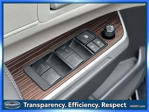 Used 2024 Toyota Sienna XLE FWD image 23