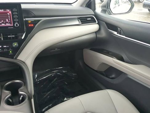Used 2021 Toyota Camry SE w/ Convenience Package FWD image 16
