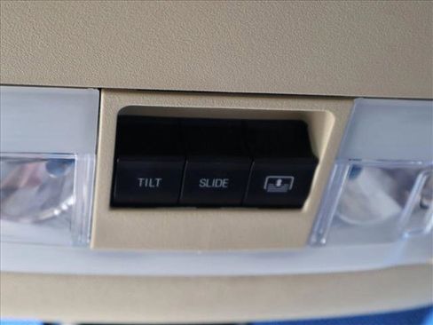 Used 2013 Lincoln MKS FWD image 21