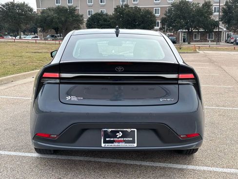 Used 2025 Toyota Prius SE image 5