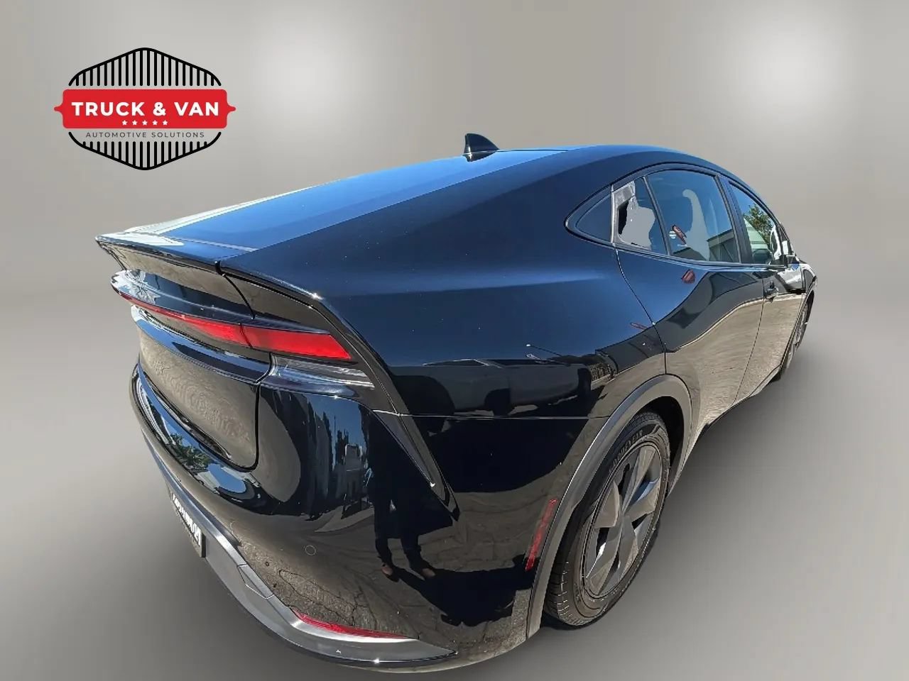 Used 2023 Toyota Prius LE FWD image 5