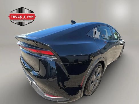 Used 2023 Toyota Prius LE FWD image 5