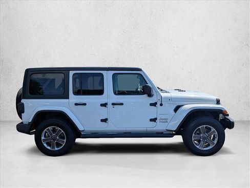 Used 2021 Jeep Wrangler Unlimited Sahara image 4