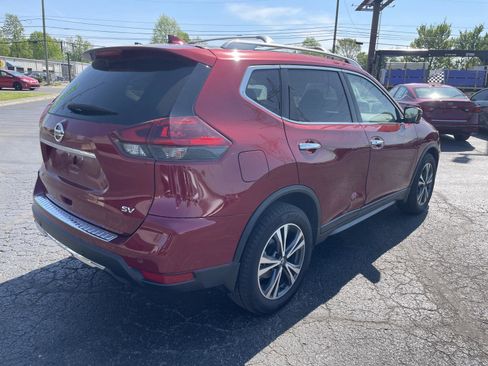 Used 2019 Nissan Rogue SV w/ Premium Package FWD image 4