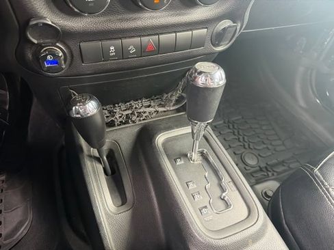 Used 2018 Jeep Wrangler Unlimited Sport w/ Connectivity Group AWD/4WD image 9