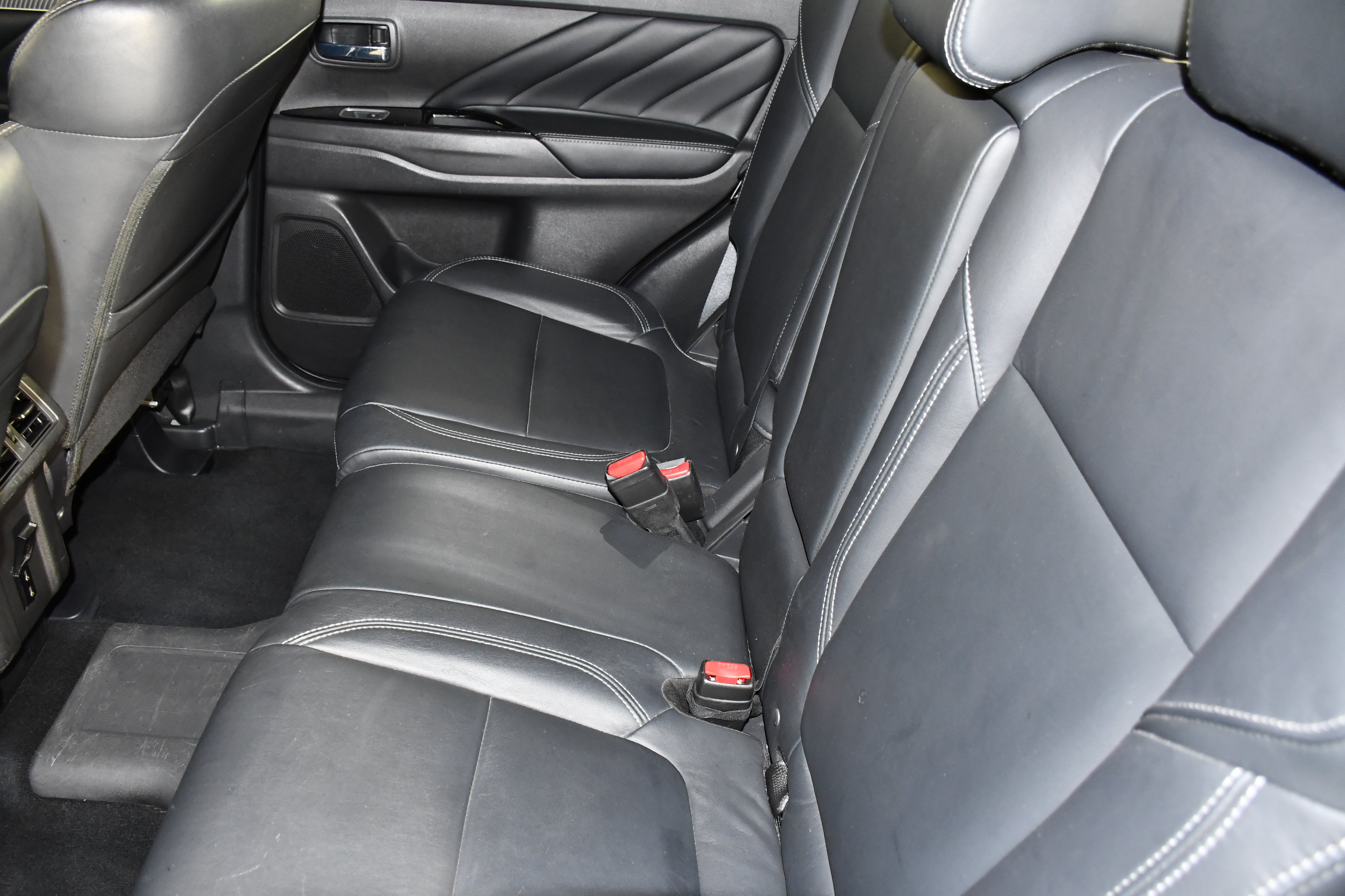 Used 2020 Mitsubishi Outlander SEL AWD/4WD image 49