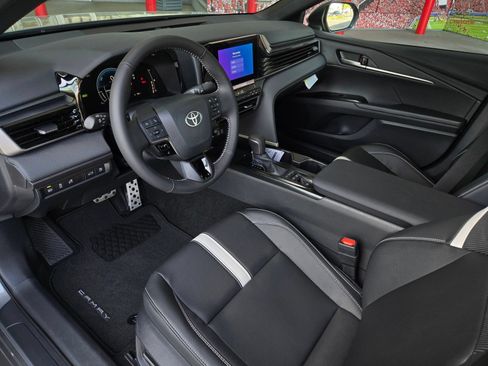 Certified 2026 Toyota Camry SE w/ Convenience Package FWD image 8