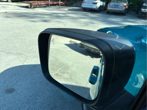 Used 2021 Jeep Renegade Latitude image 18