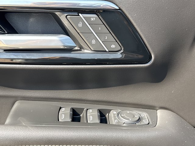 Used 2025 Chevrolet Suburban Premier AWD/4WD image 18