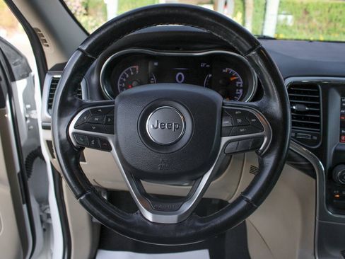 Used 2020 Jeep Grand Cherokee Laredo image 19