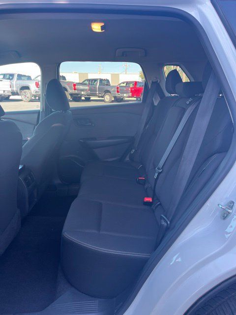 Used 2023 Nissan Rogue S AWD/4WD image 29