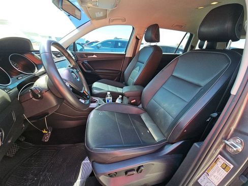 Used 2021 Volkswagen Tiguan SE AWD/4WD image 2