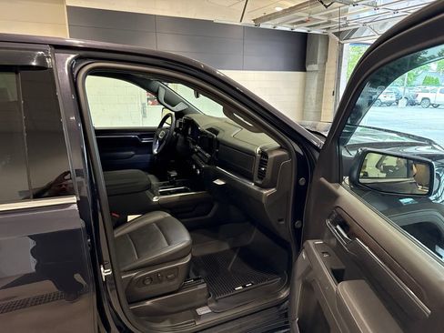 Used 2025 GMC Sierra 1500 SLT AWD/4WD image 12