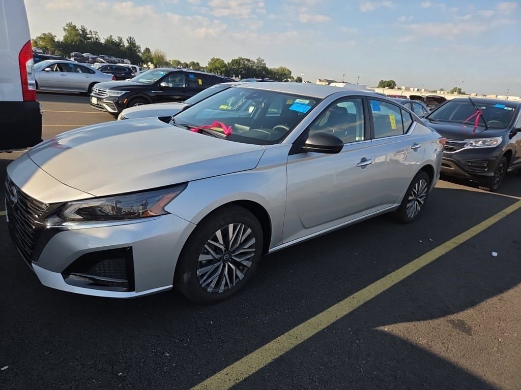 Used 2025 Nissan Altima 2.5 SV AWD/4WD image 10