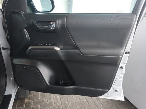 Used 2019 Toyota Tacoma Limited image 9