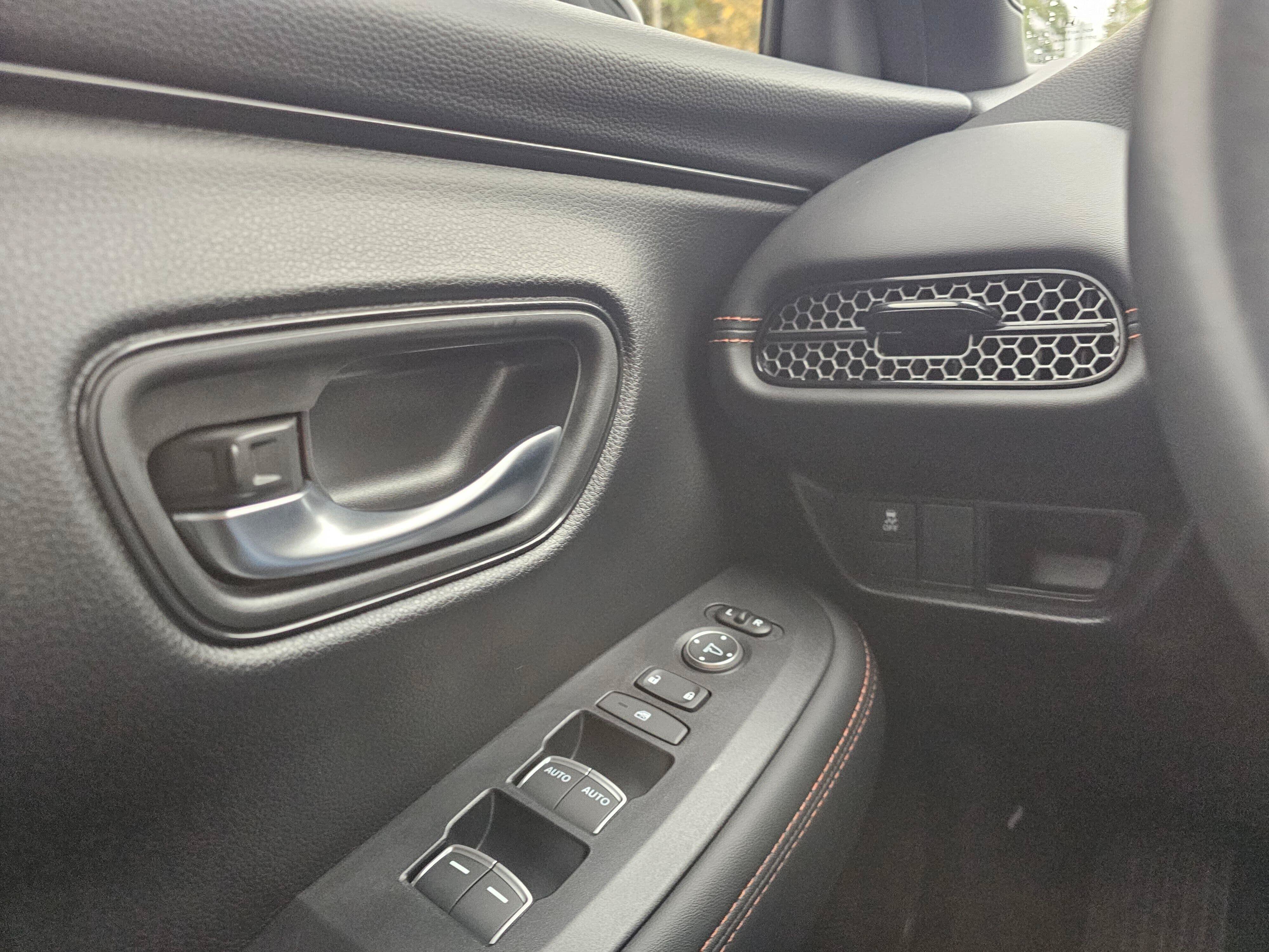 Certified 2025 Honda HR-V Sport image 30
