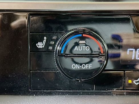 Used 2024 Nissan Pathfinder SV image 21