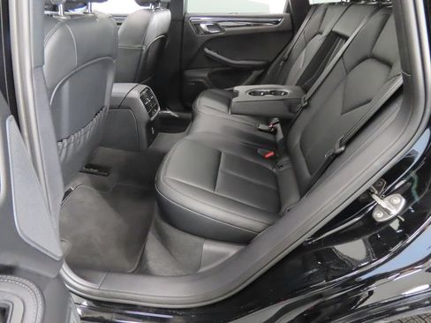 Certified 2026 Porsche Macan AWD/4WD image 45