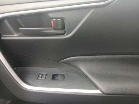 Used 2020 Toyota RAV4 LE FWD image 22