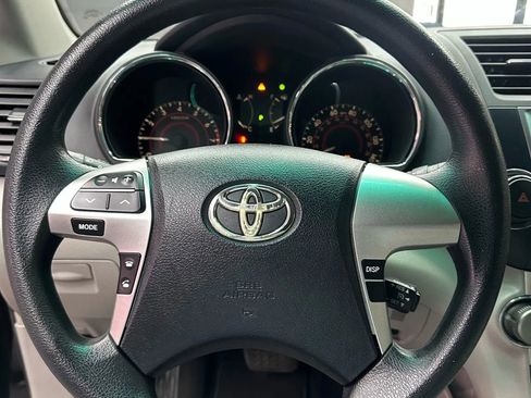 Used 2013 Toyota Highlander SE image 12