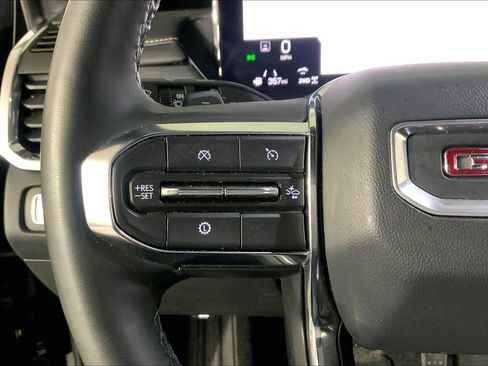 Used 2025 GMC Acadia Elevation AWD/4WD image 18