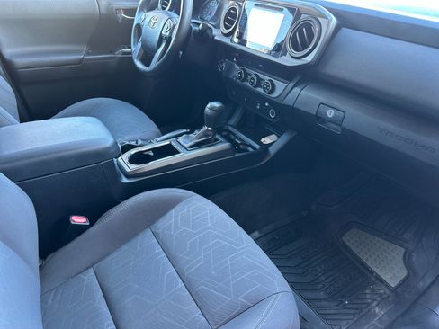 Used 2016 Toyota Tacoma TRD Sport image 14