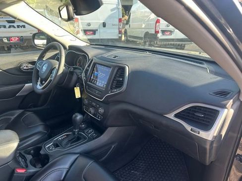 Used 2022 Jeep Cherokee Latitude AWD/4WD image 17