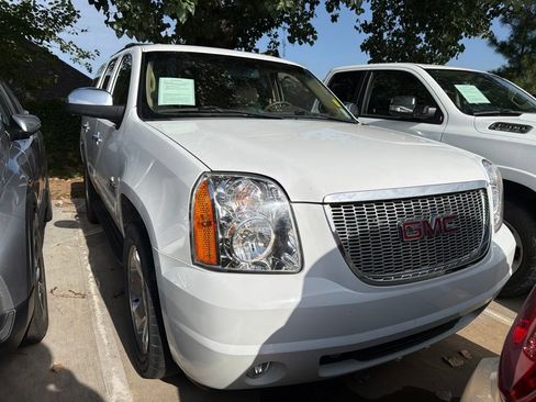 Used 2012 GMC Yukon SLT w/ Texas Edition RWD image 2