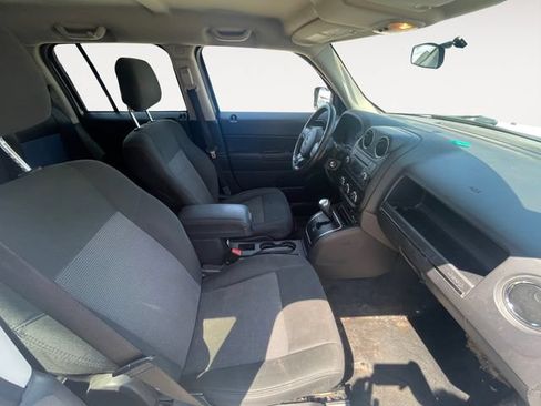 Used 2013 Jeep Patriot Latitude FWD image 14
