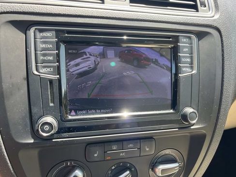 Used 2018 Volkswagen Jetta SE FWD image 39