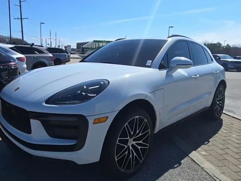 Used 2022 Porsche Macan image 2