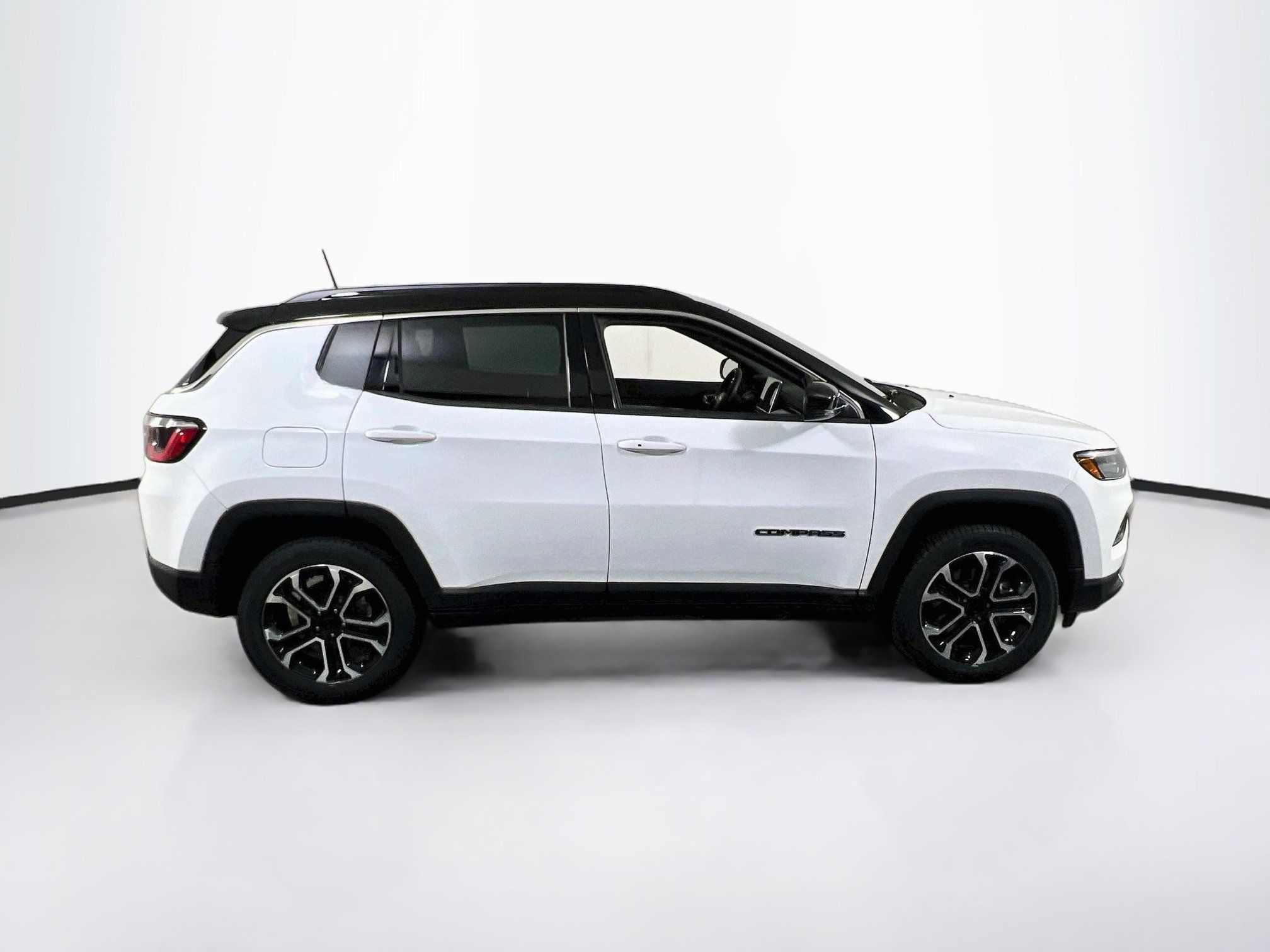 Used 2023 Jeep Compass Limited w/ Sun and Sound Group AWD/4WD image 4