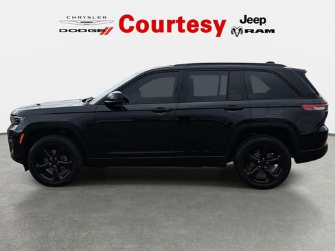Used 2023 Jeep Grand Cherokee Altitude image 6