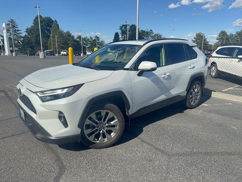 Used 2023 Toyota RAV4 XLE Premium AWD/4WD image 35