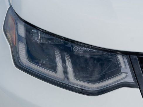 Used 2025 Land Rover Discovery Sport Dynamic SE image 10